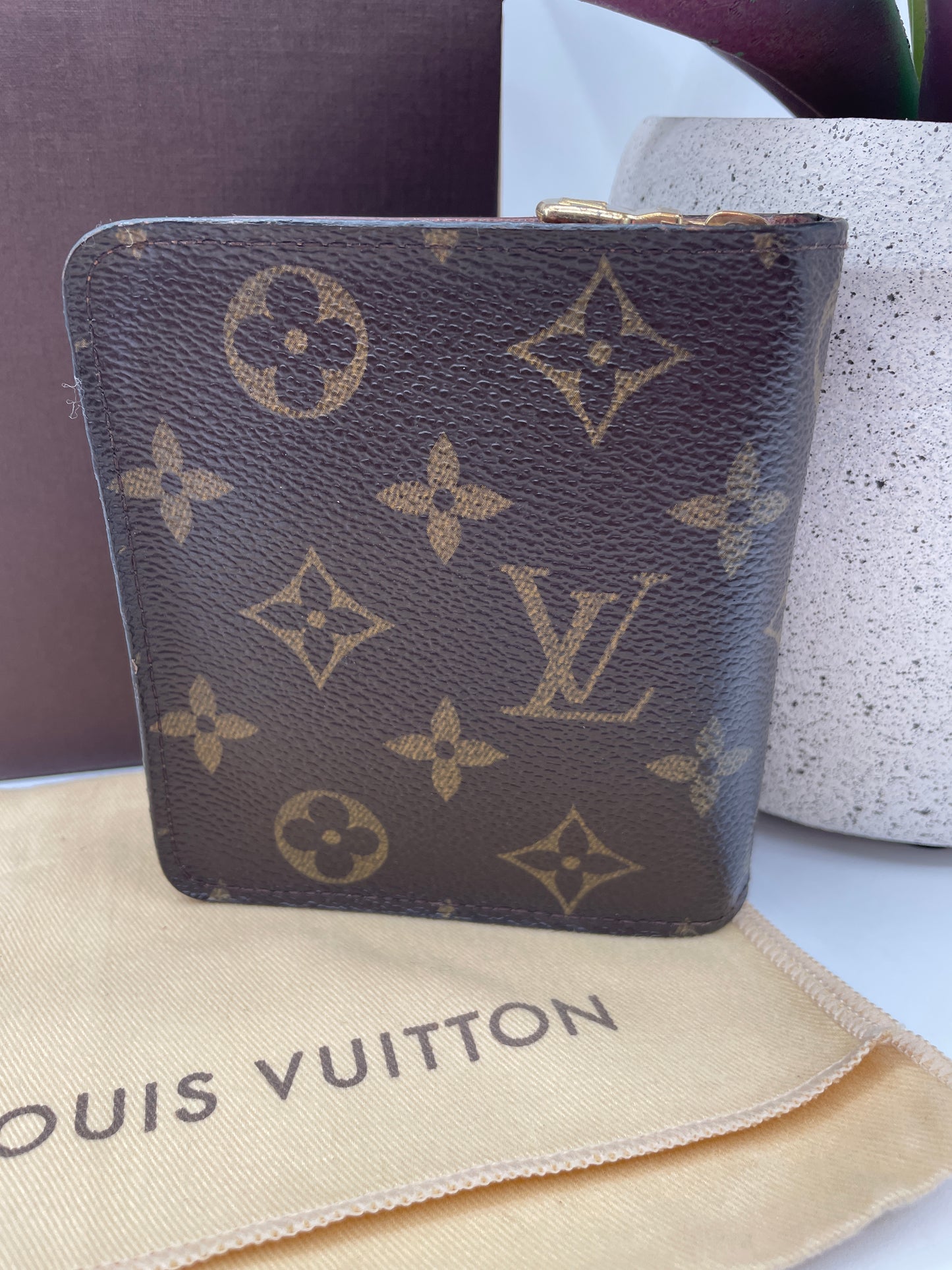 LOUIS VUITTON ZIPPE WALLET