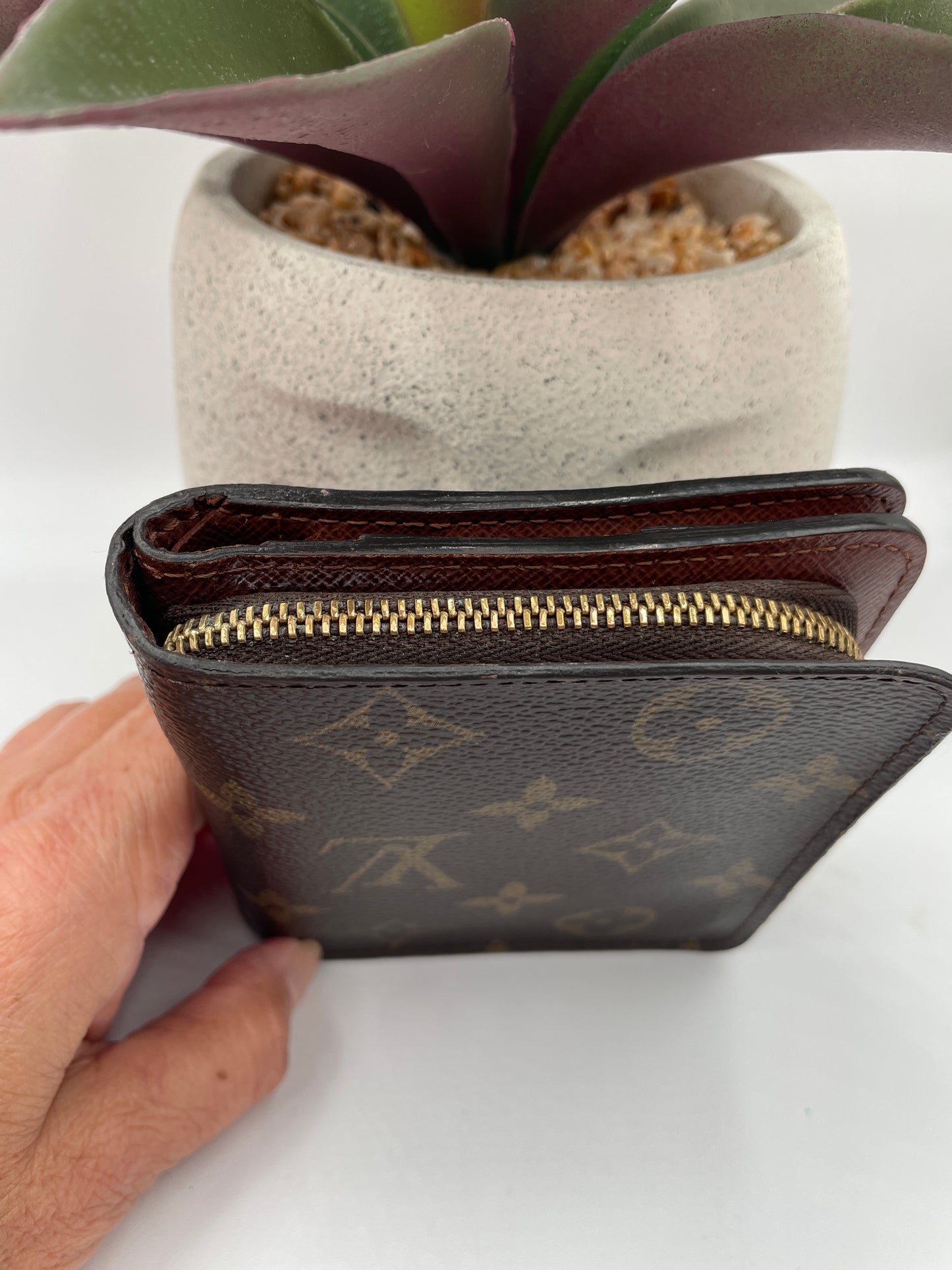 LOUIS VUITTON ZIPPE WALLET