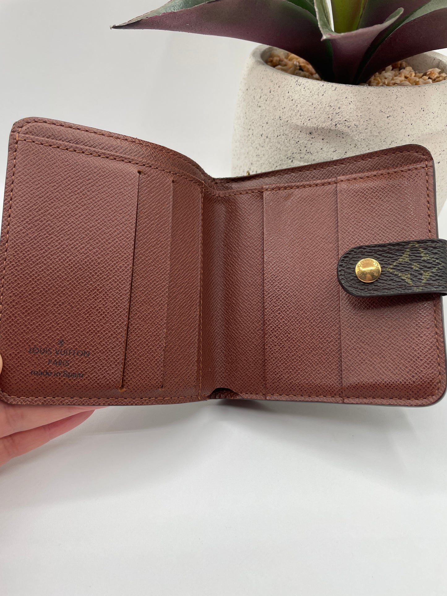 LOUIS VUITTON ZIPPE WALLET