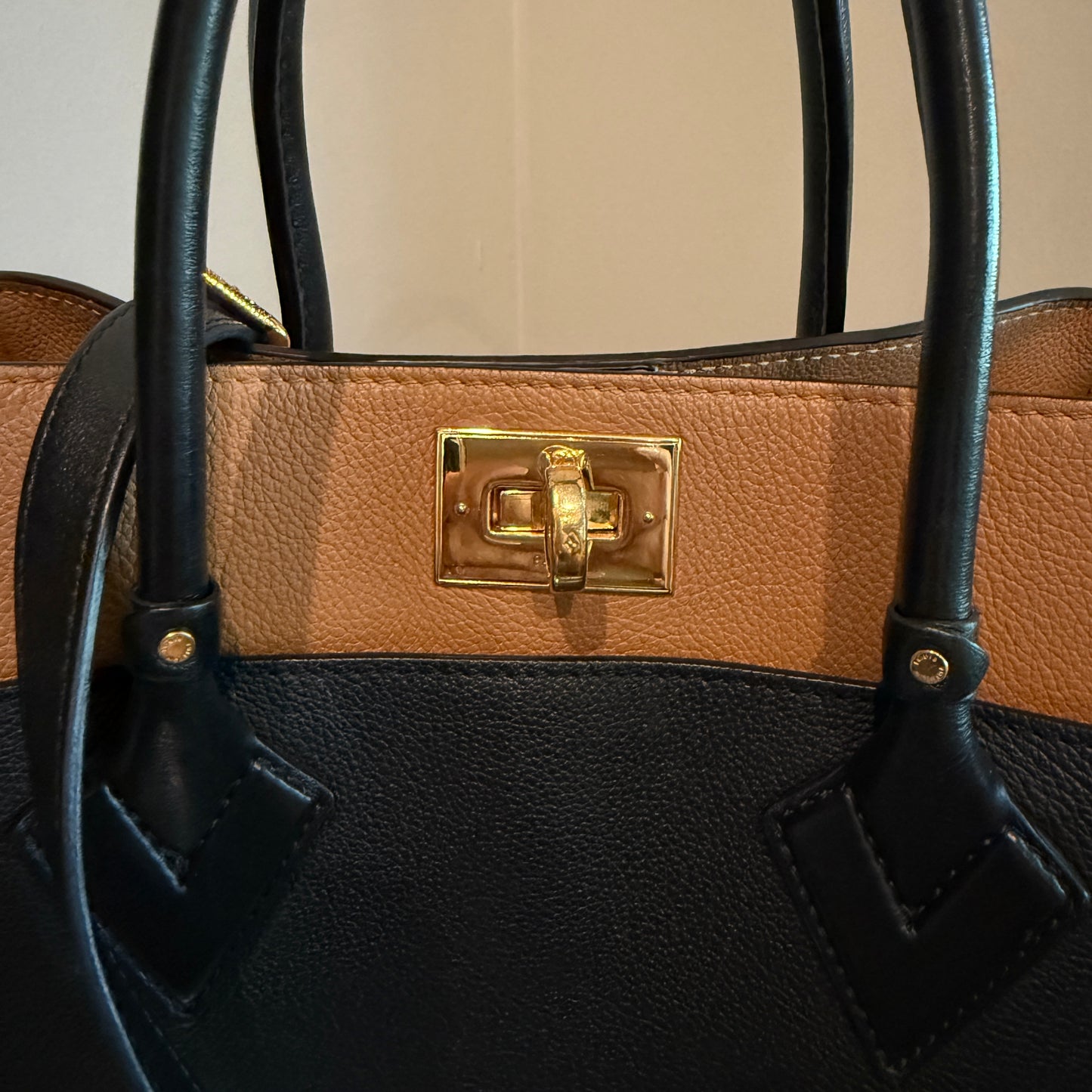 Louis Vuitton On My Side