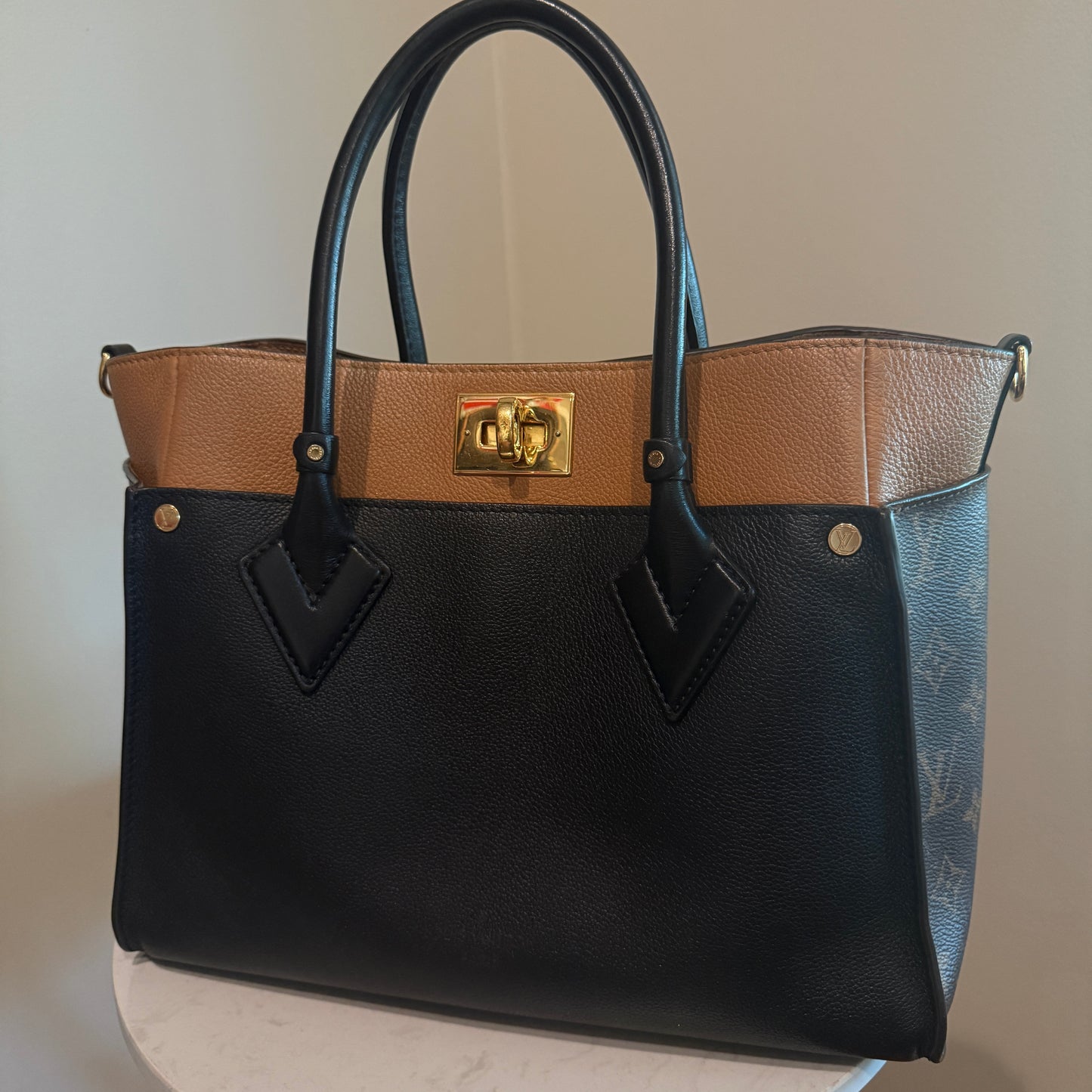 Louis Vuitton On My Side