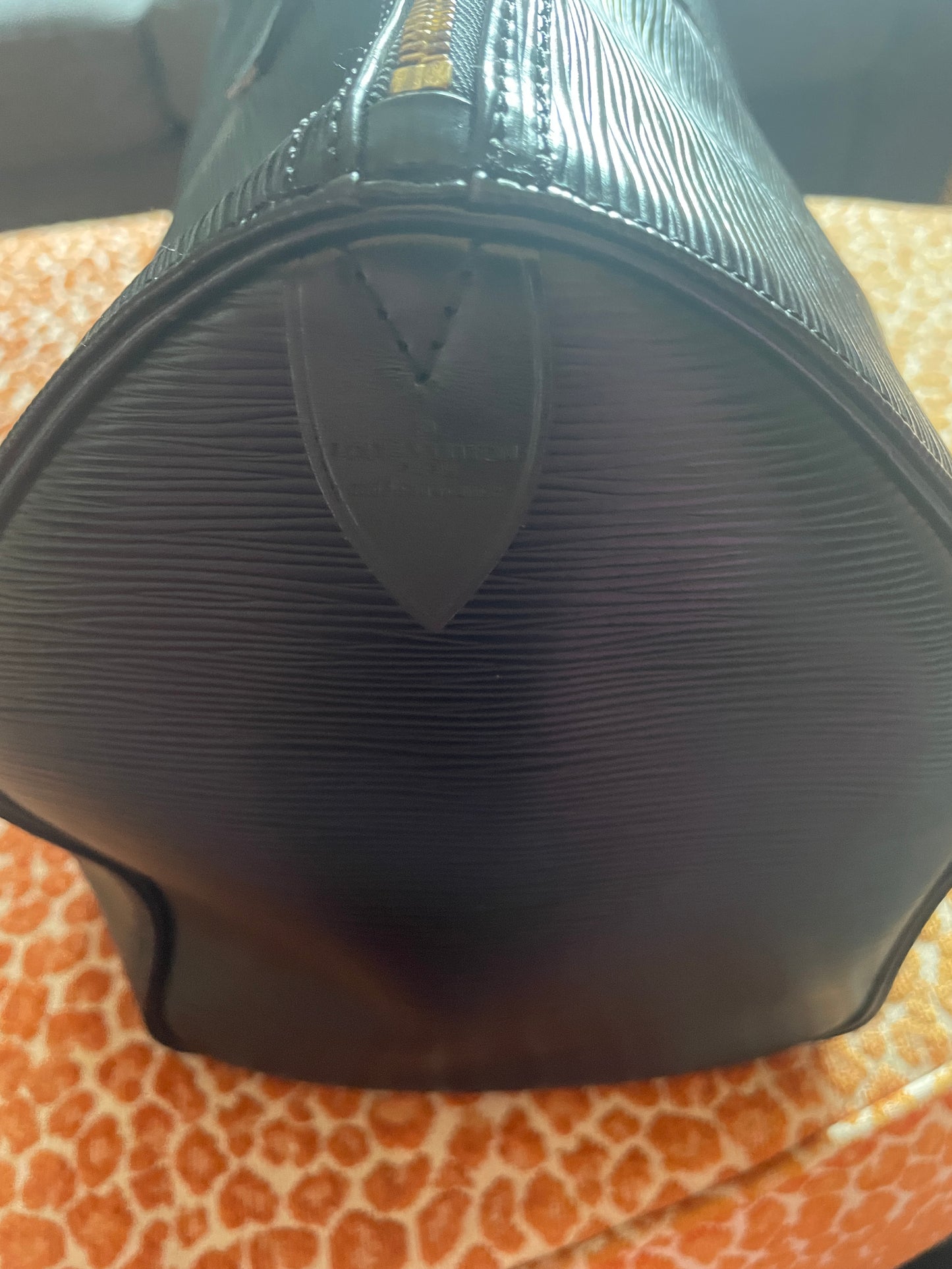 LOUIS VUITTON SPEEDY 40 BLACK EPI