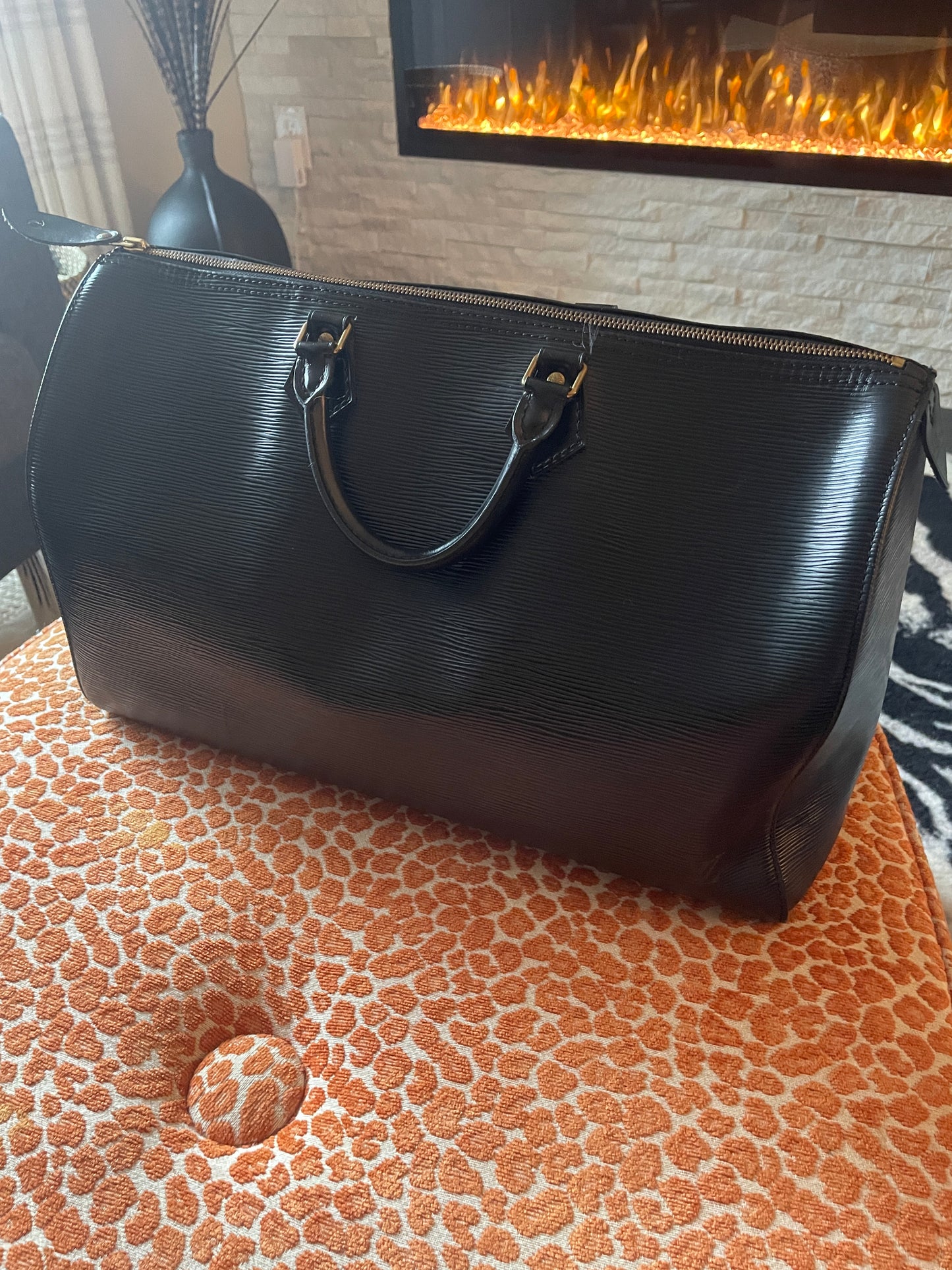 LOUIS VUITTON SPEEDY 40 BLACK EPI