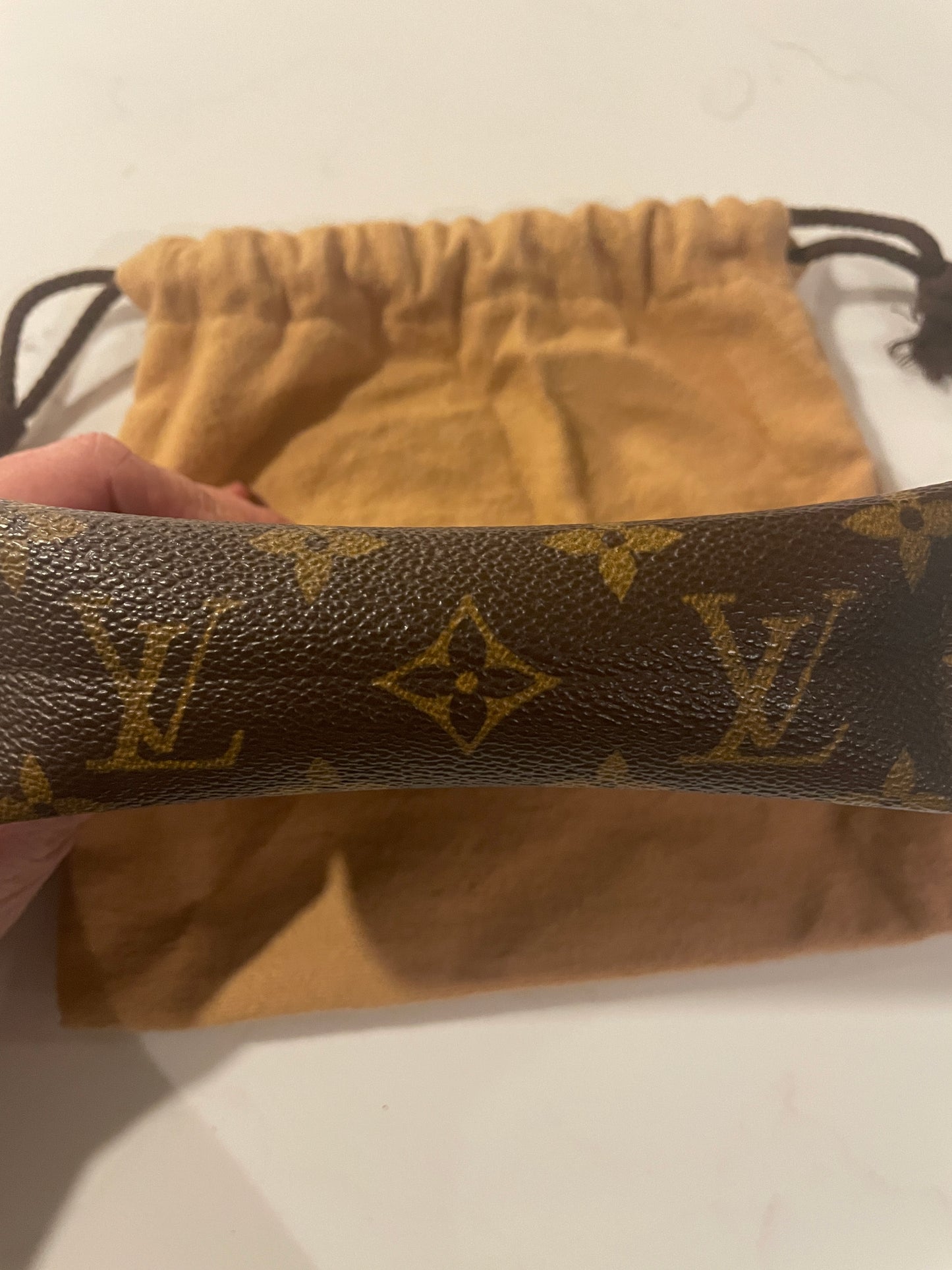 LOUIS VUITTON TOILETRY 15