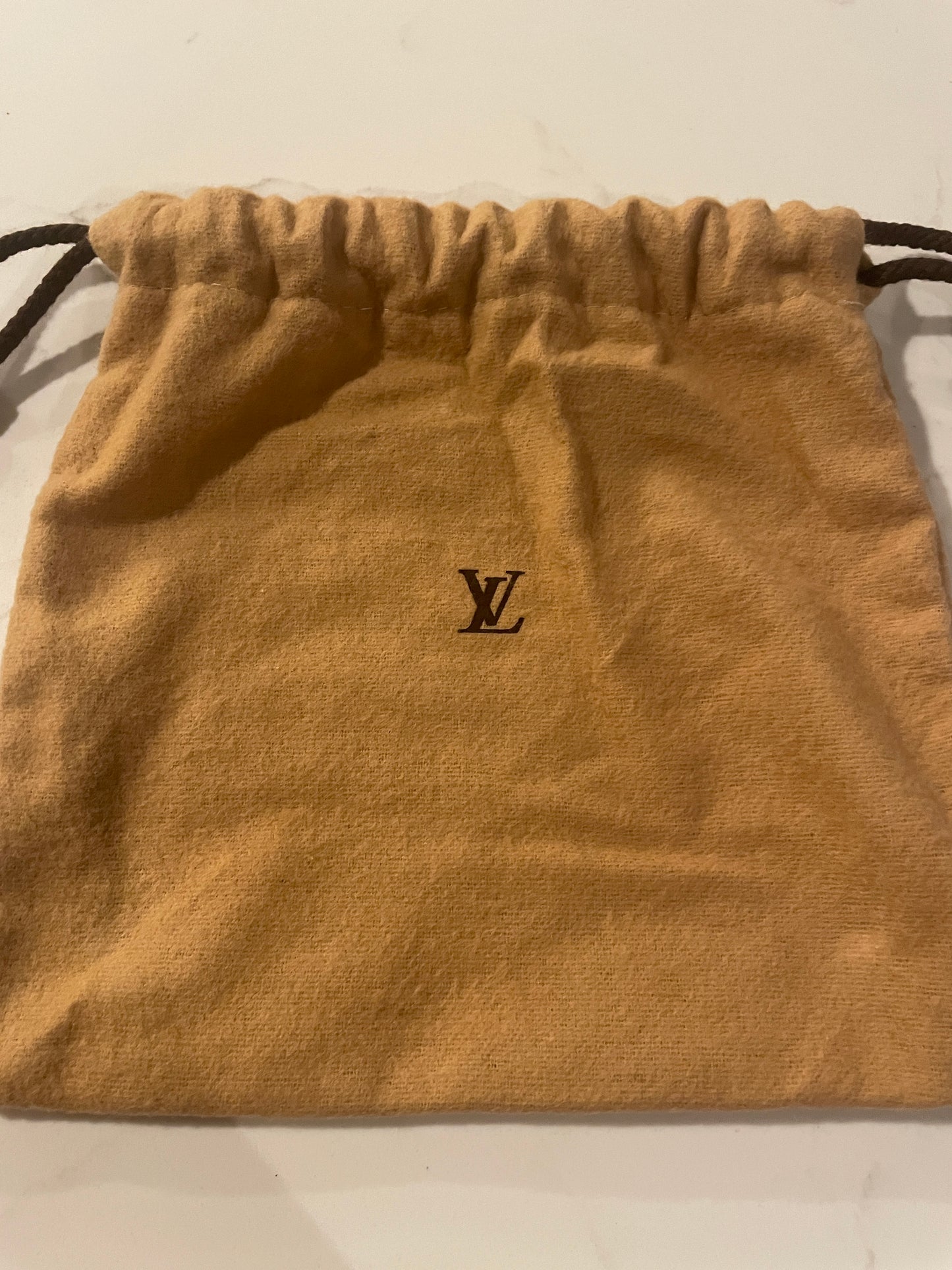 LOUIS VUITTON TOILETRY 15