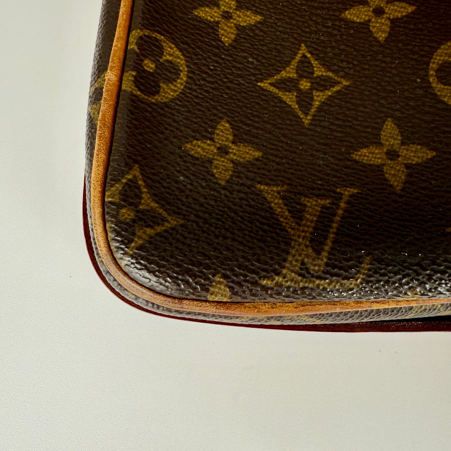 Louis Vuitton Cartouchiere GM