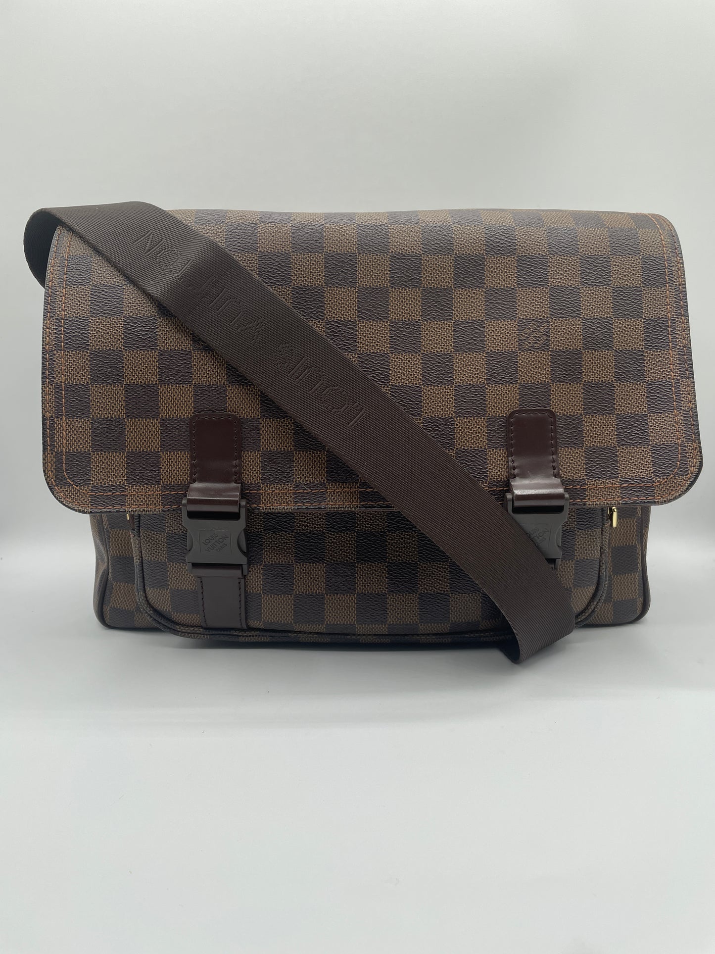 LOUIS VUITTON MELVILLE MESSENGER DAMIER EBENE