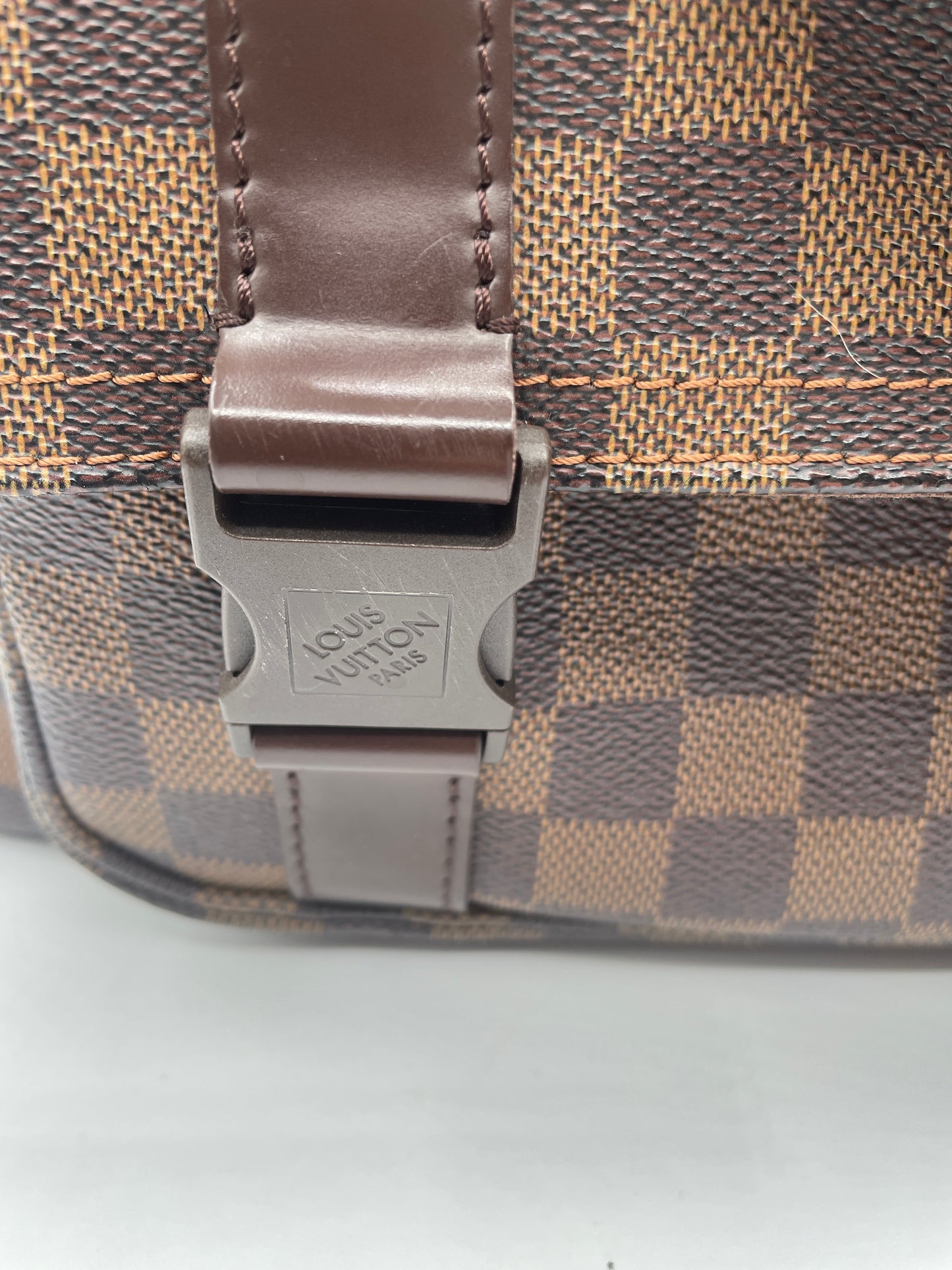 LOUIS VUITTON MELVILLE MESSENGER DAMIER EBENE