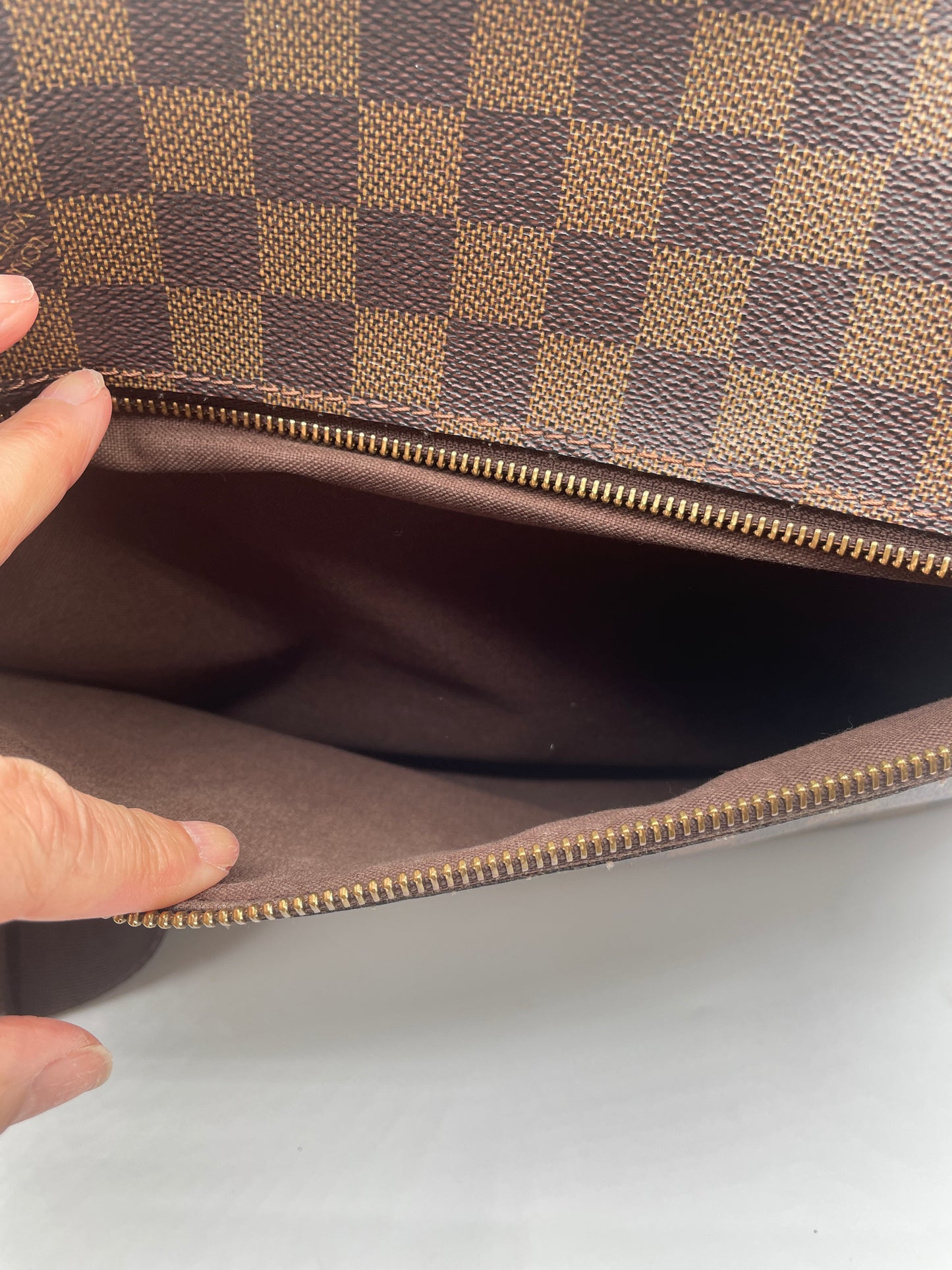 LOUIS VUITTON MELVILLE MESSENGER DAMIER EBENE