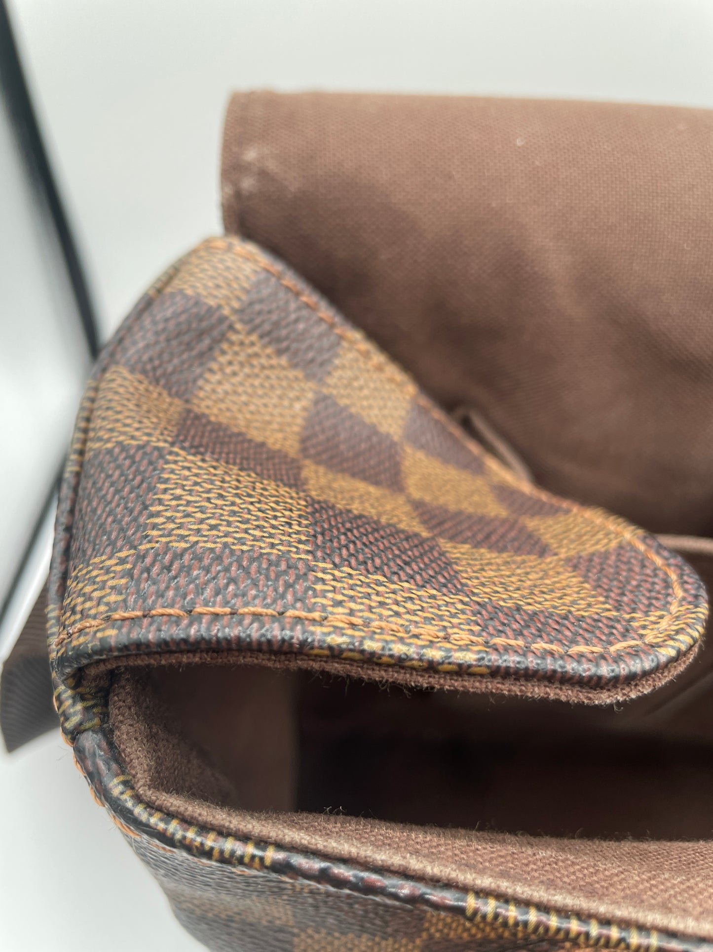 LOUIS VUITTON MELVILLE MESSENGER DAMIER EBENE