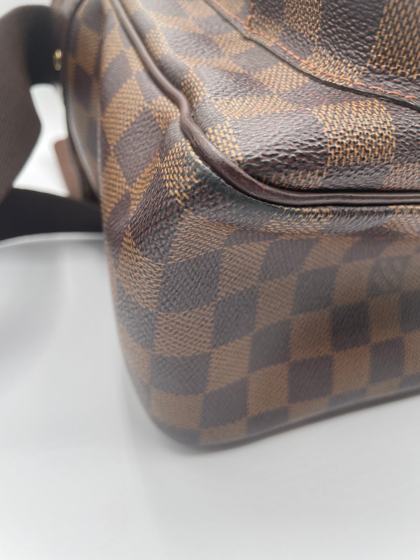 LOUIS VUITTON MELVILLE MESSENGER DAMIER EBENE