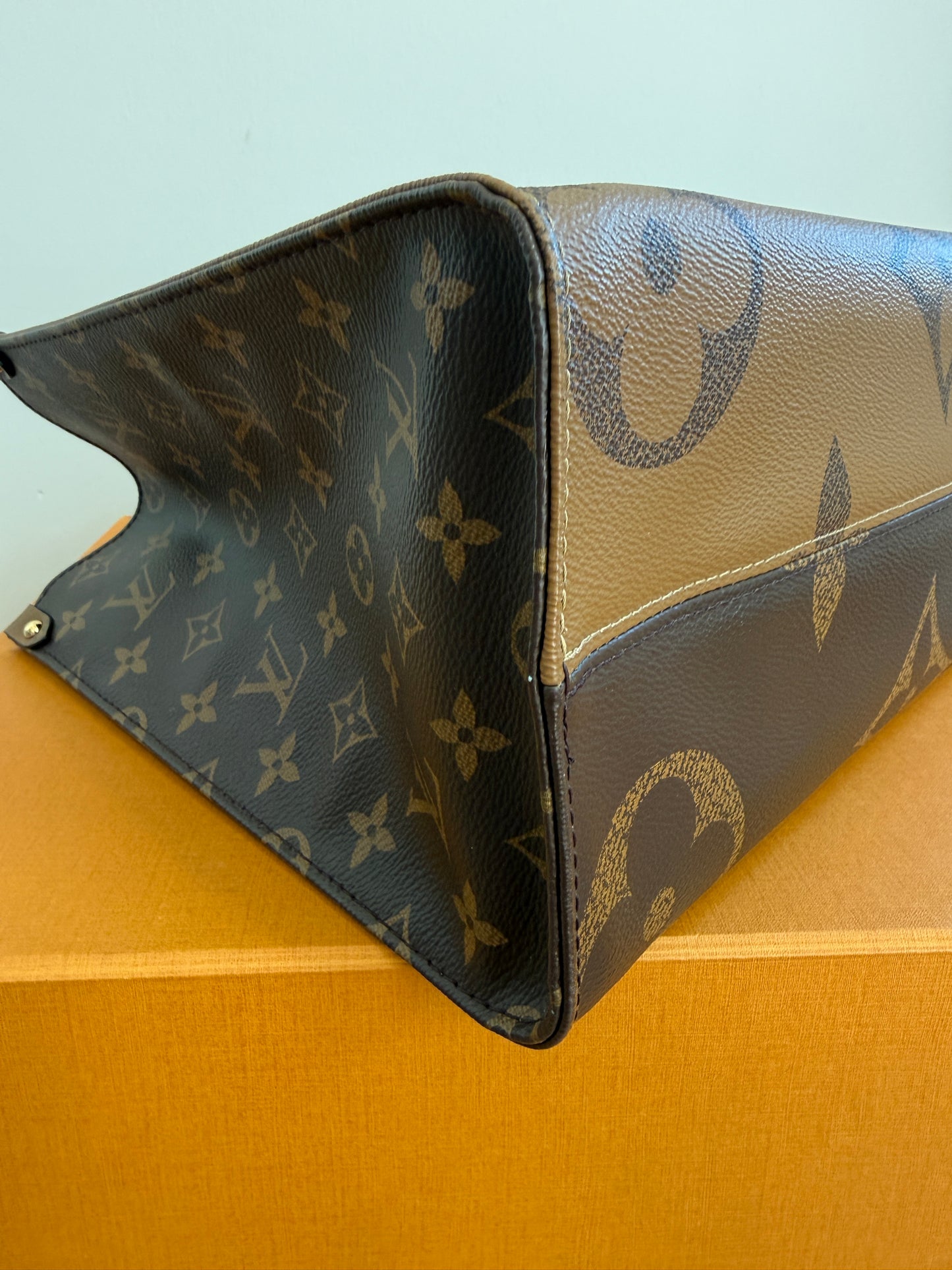 Louis Vuitton OnTheGo MM