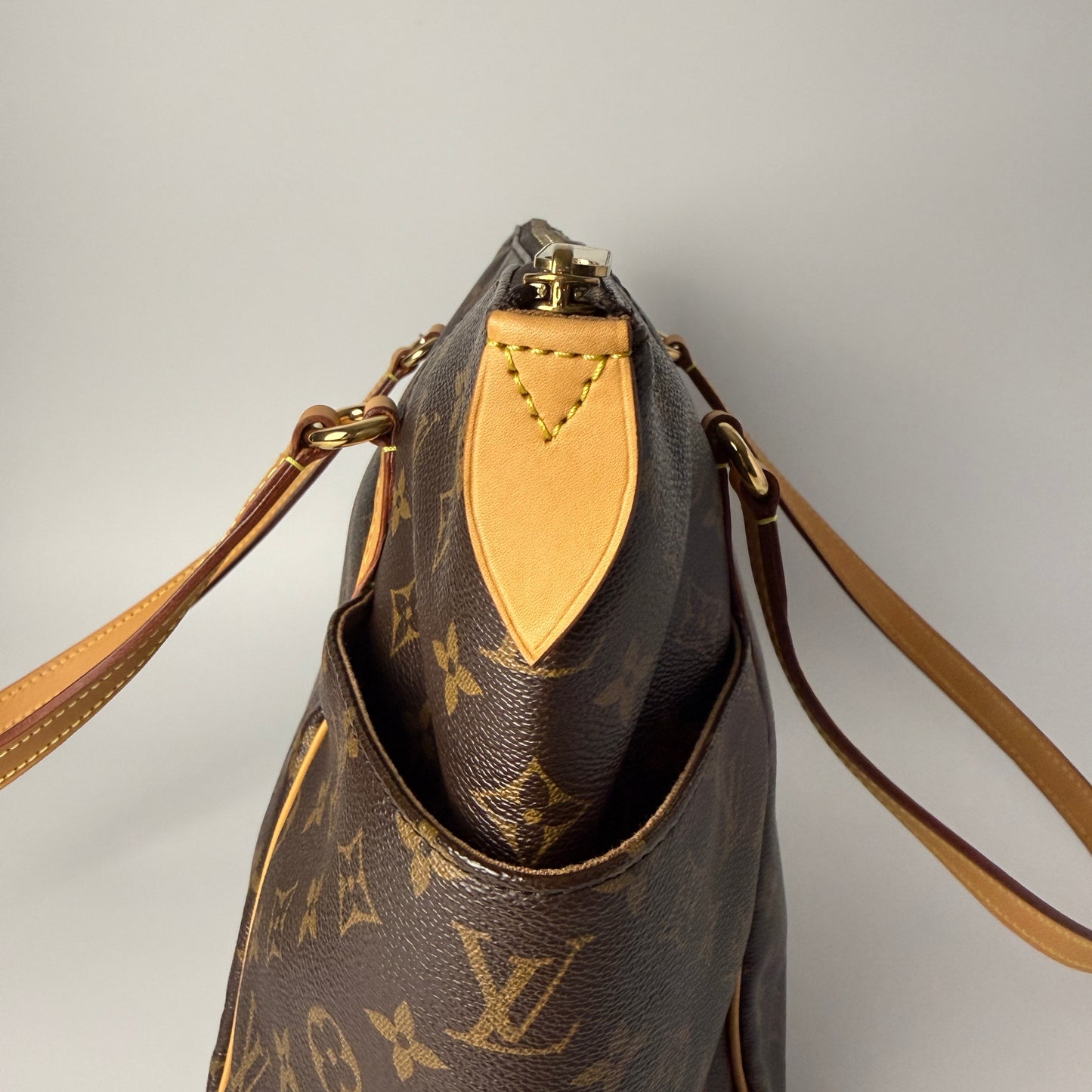 Louis Vuitton Totally