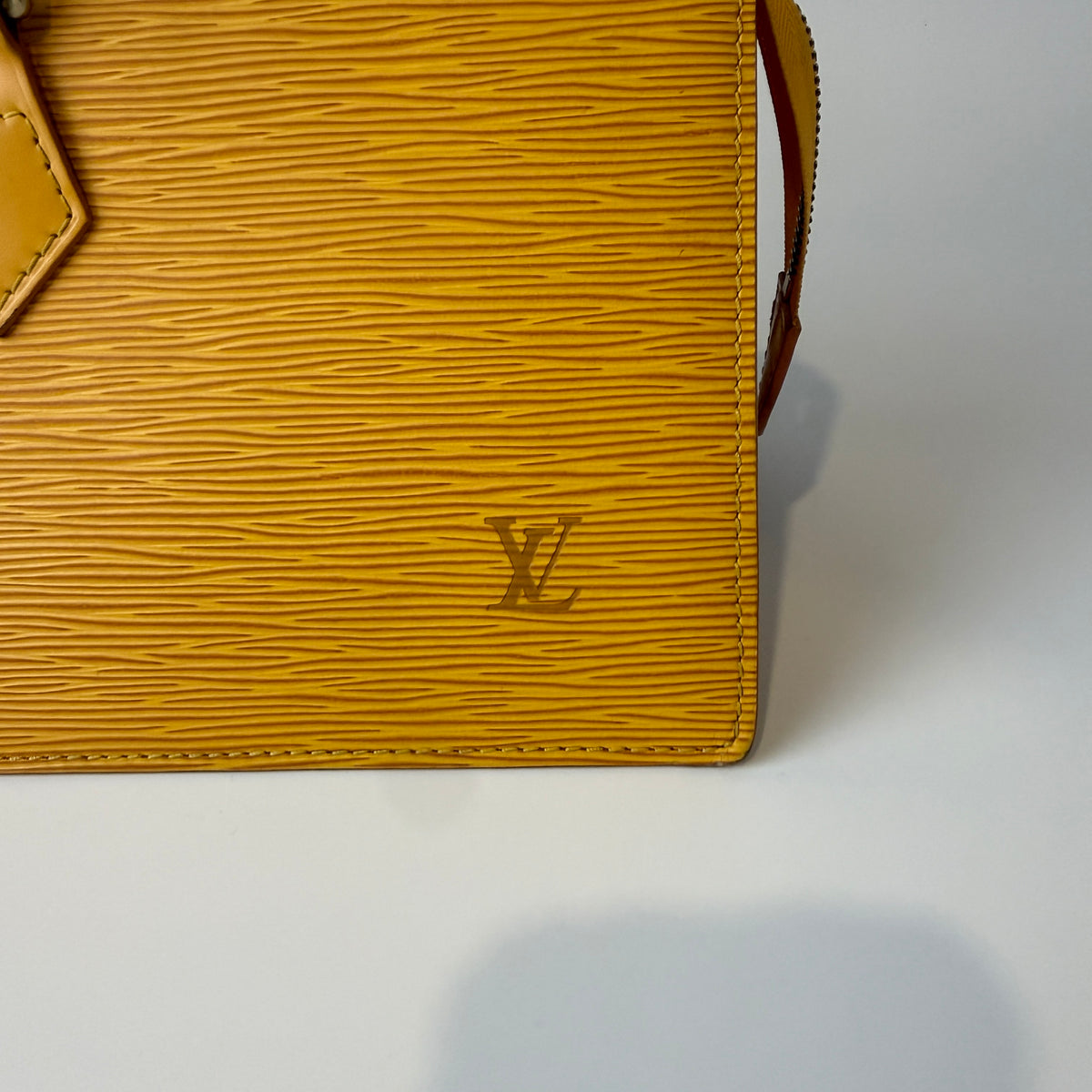 Louis Vuitton Sac Triangle