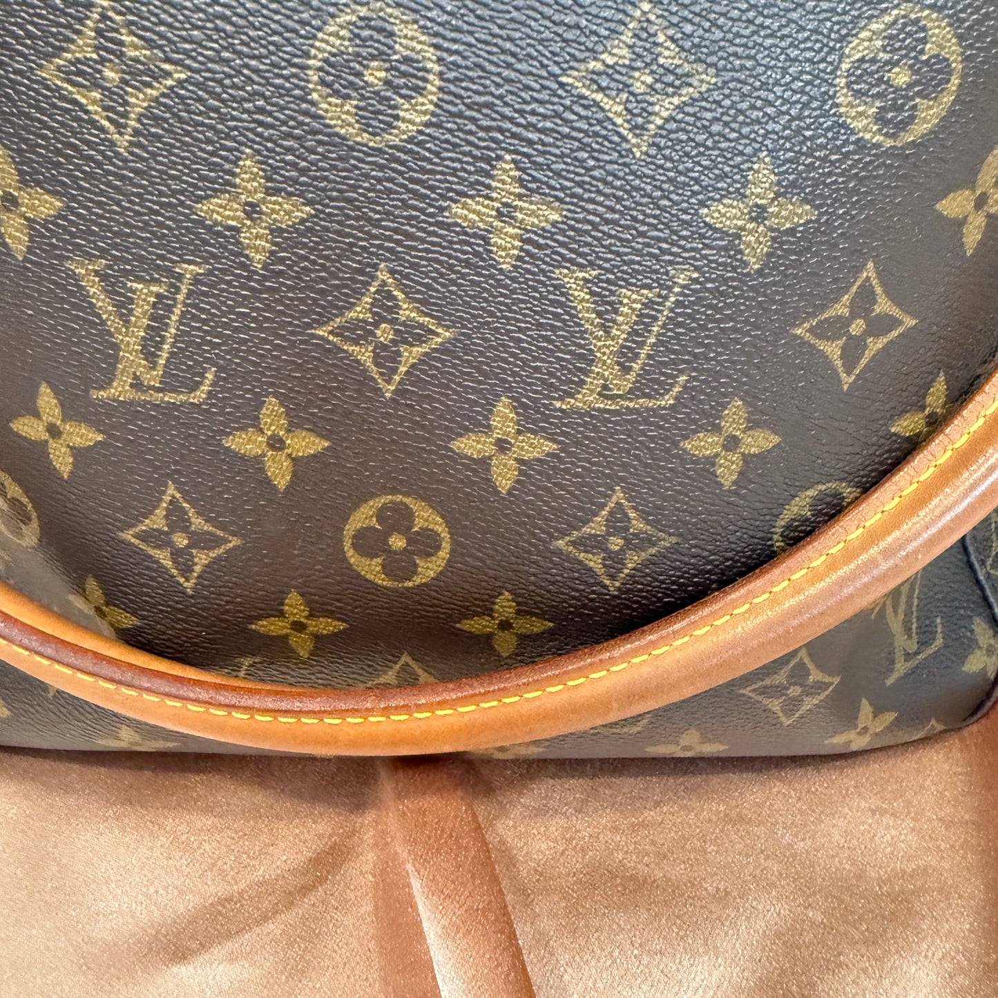 Louis Vuitton Looping GM