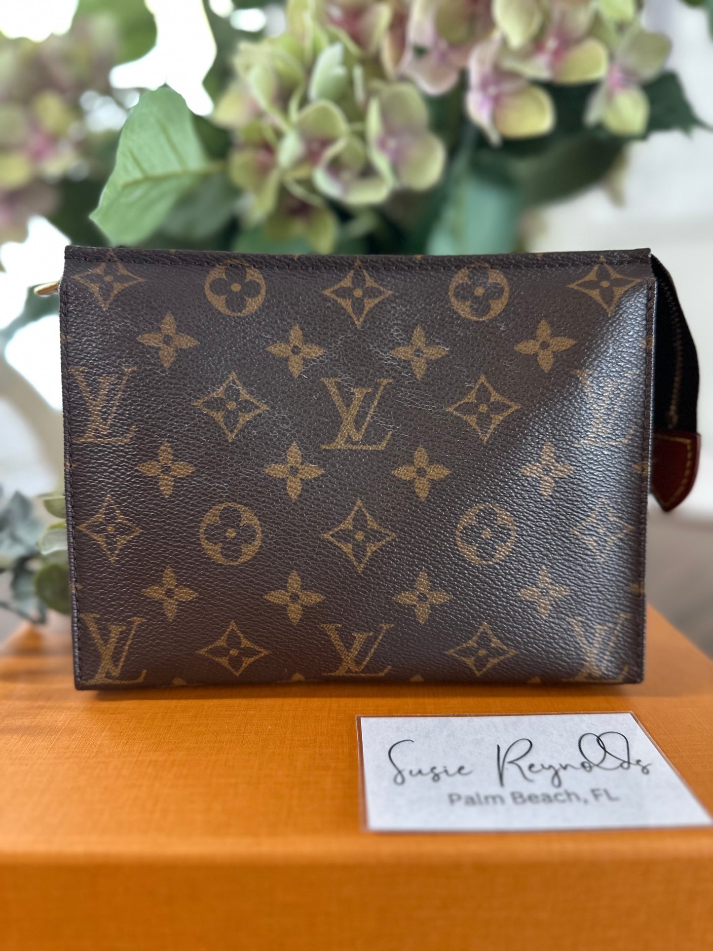 Louis Vuitton Toiletry 19
