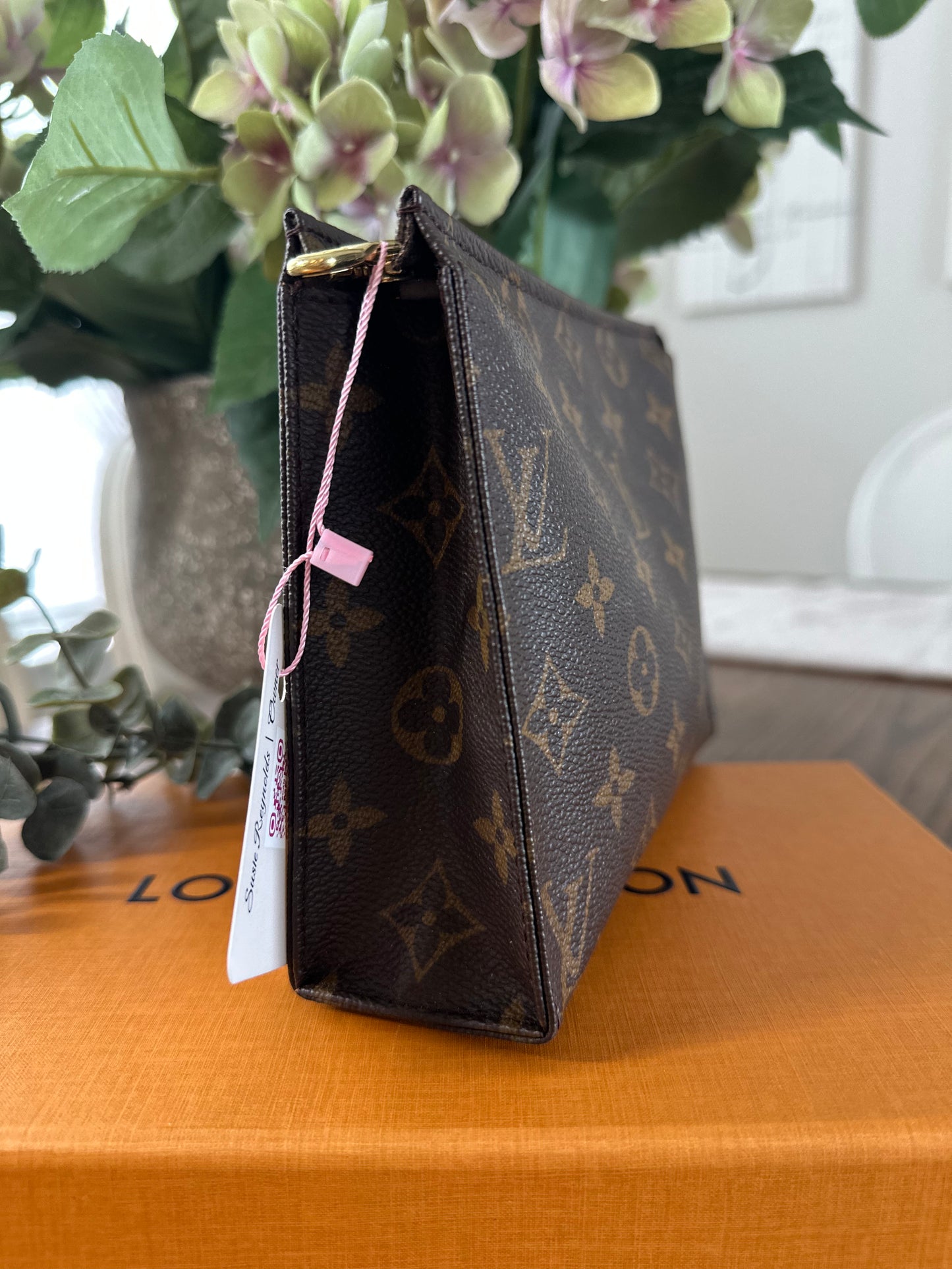 Louis Vuitton Toiletry 19