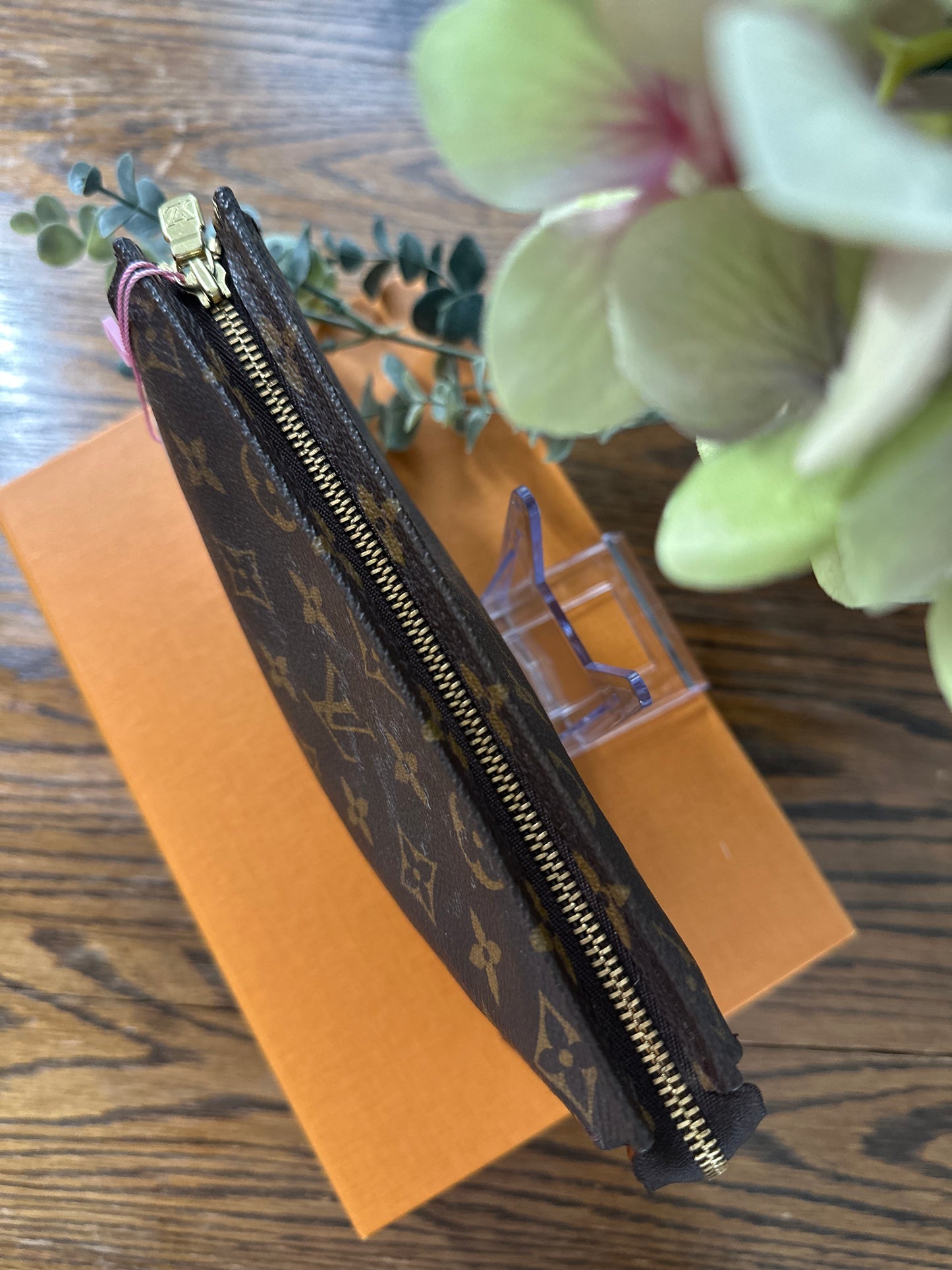 Louis Vuitton Toiletry 19