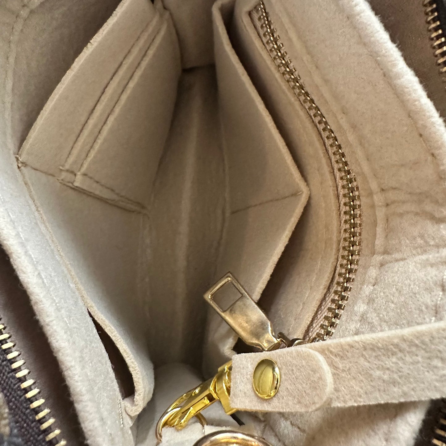 Louis Vuitton Toiletry 19