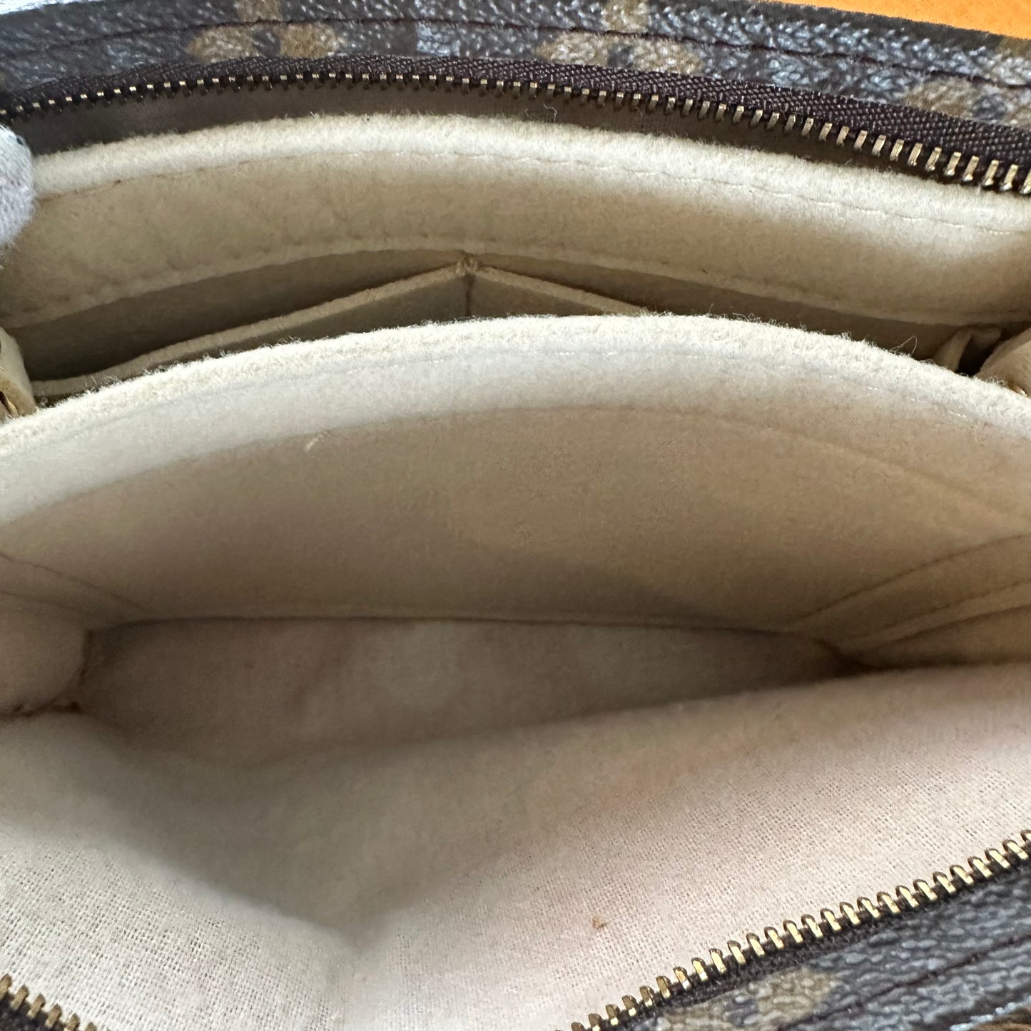 Louis Vuitton Toiletry 19