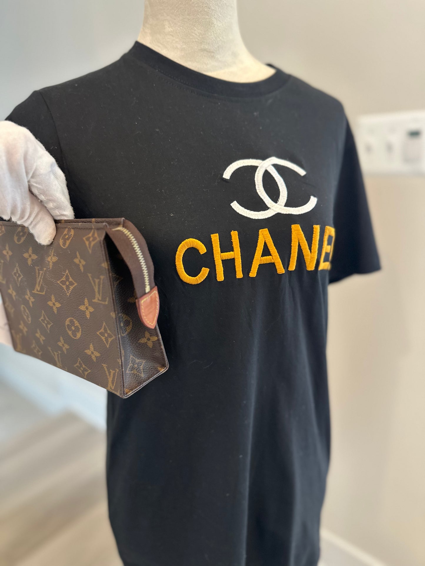 Louis Vuitton Toiletry 19