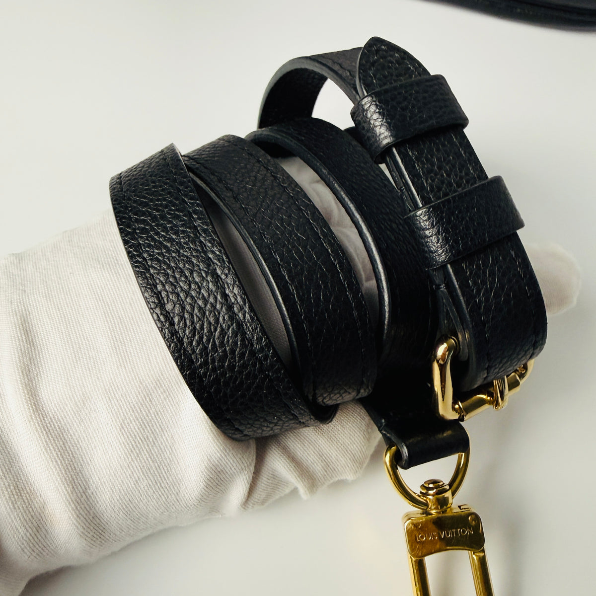 Louis Vuitton Pochette Metis Black Empreinte