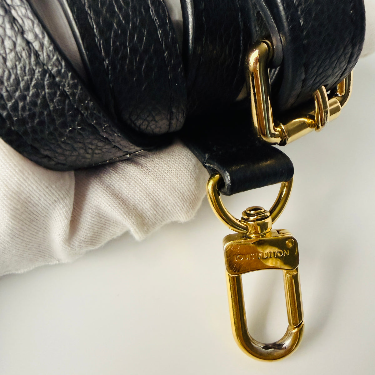 Louis Vuitton Pochette Metis Black Empreinte