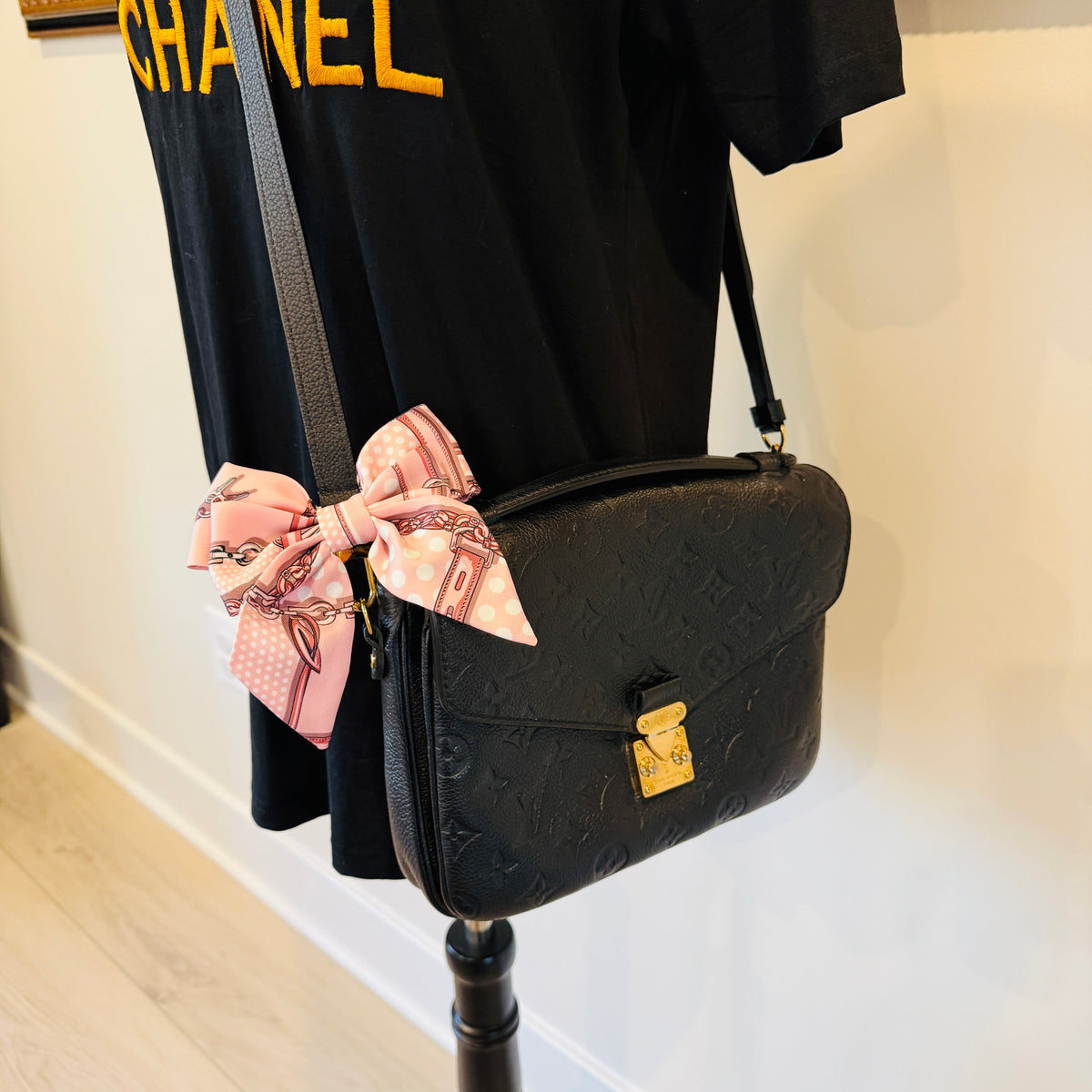 Louis Vuitton Pochette Metis Black Empreinte